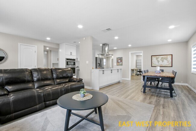 Building Photo - 6942 Santa Rita Ave