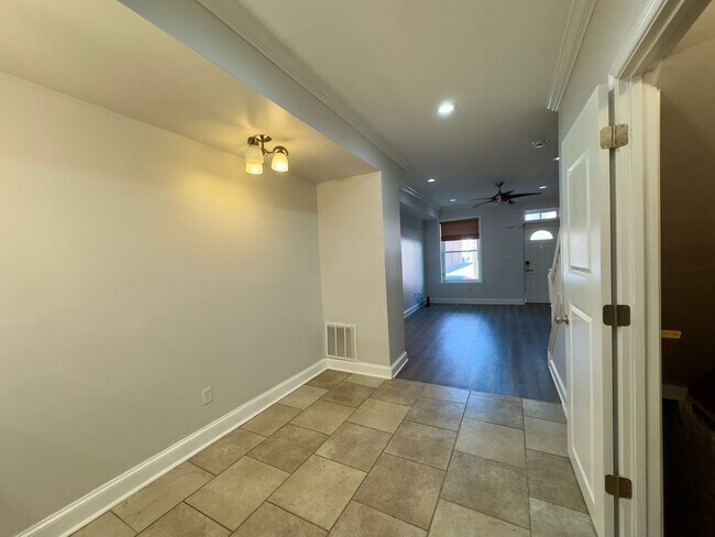 Foto del edificio - Beautiful 3Bed/2.5Bath Home in the City