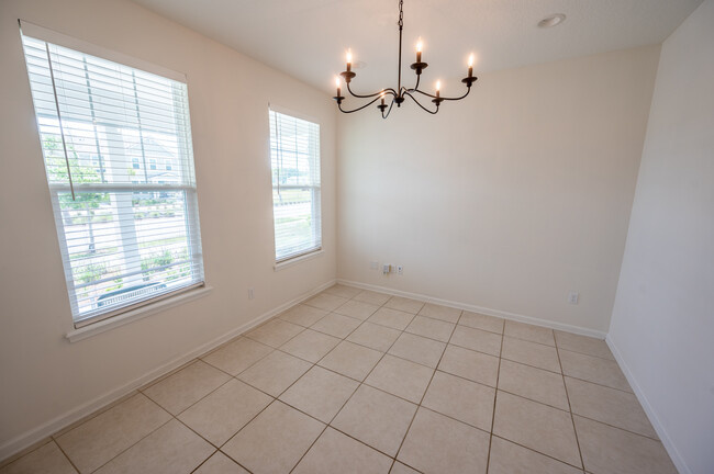 Building Photo - 231 Daydream Ave
