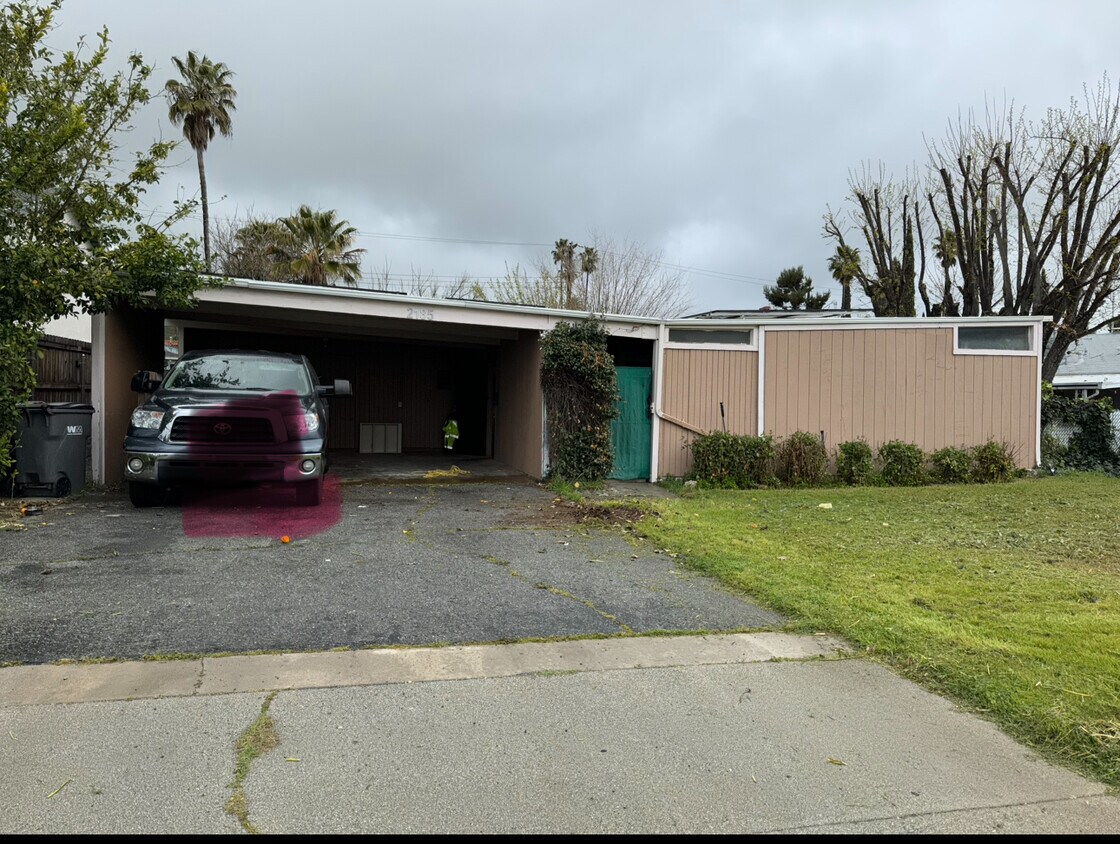 Building Photo - 2185 W Nicolet St