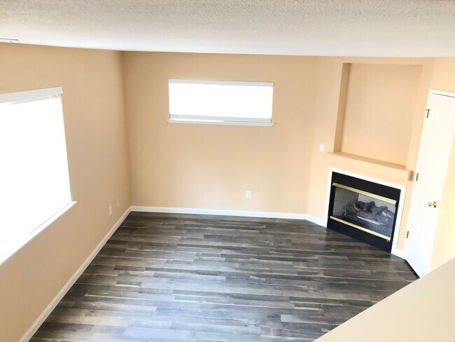 Building Photo - Two Story Colfax Condo - Close to Shops an...
