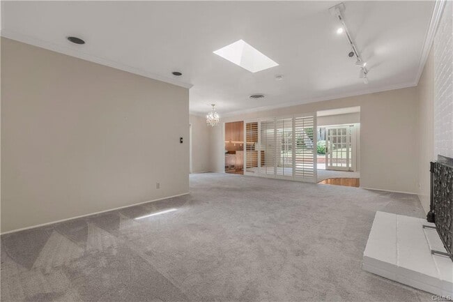 Building Photo - 4020 Vía Picaposte