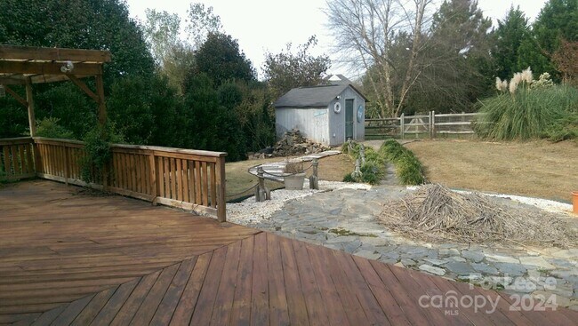 Building Photo - 6102 Greengate Ln