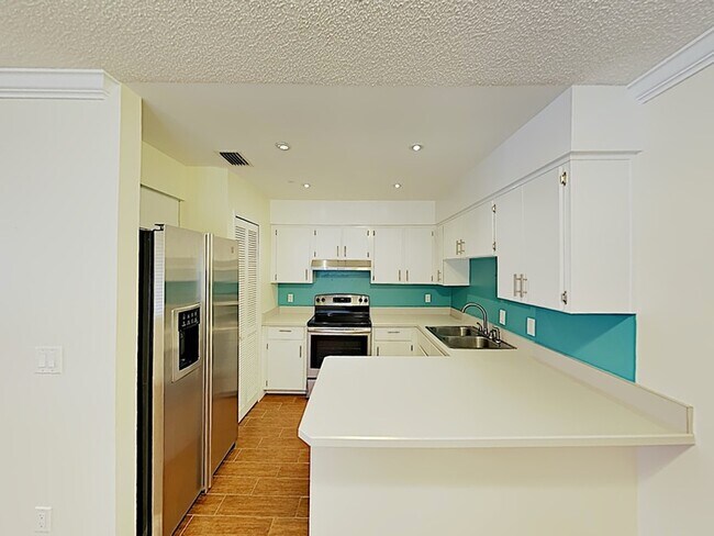 Building Photo - 634 Olympic Dr