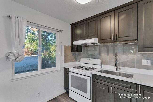 Building Photo - 2123 Spaulding Ave