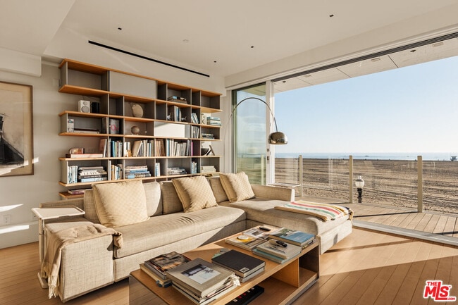 Foto del edificio - 1267 Palisades Beach Rd