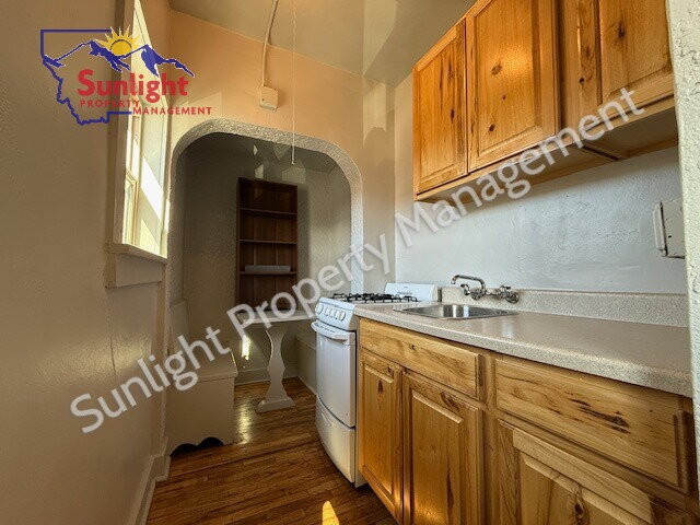 Building Photo - Cute 1 bed 1 full bath Apartment