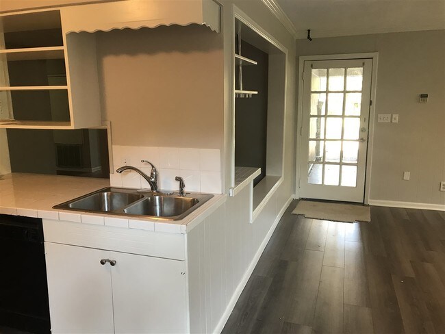 Foto del edificio - 1375 Kimwood Dr