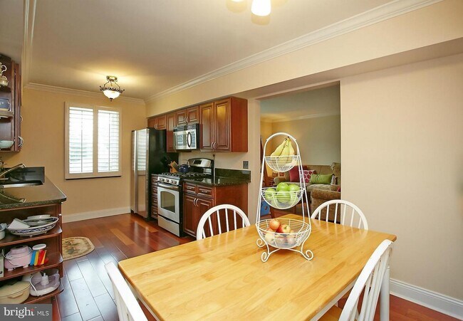 Kitchen - 4225 N Henderson Rd