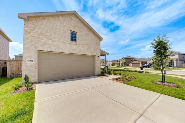 Foto del edificio - 16712 Oak Bough Dr