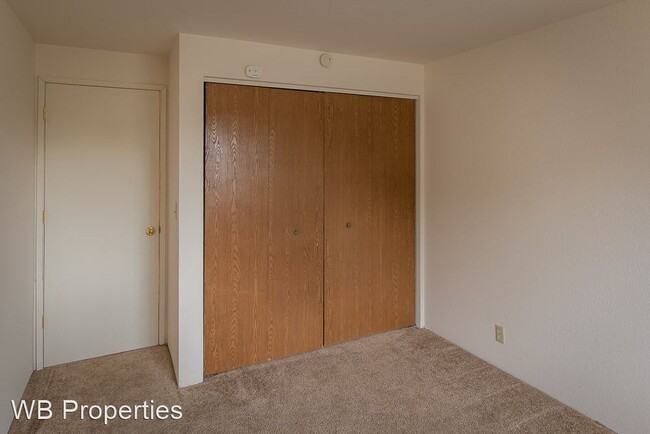 Building Photo - 2700 Maple St