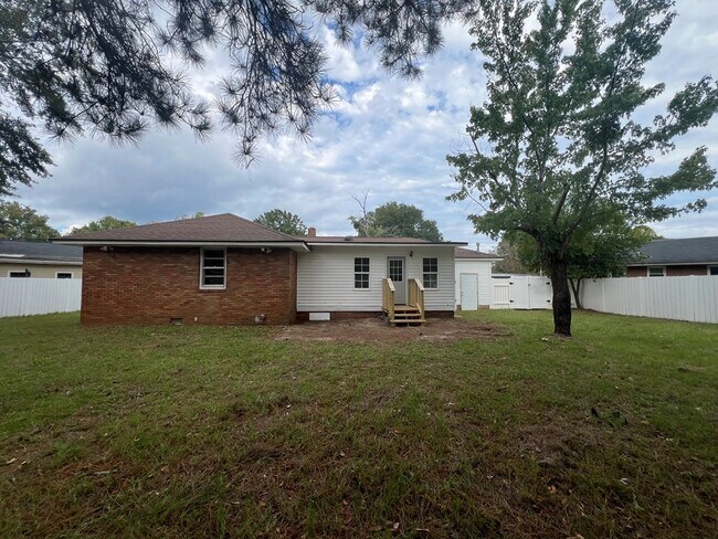 Building Photo - 120 Woodside Rd