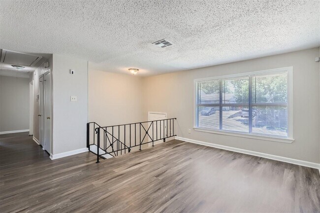 Foto del edificio - 917 Montclair Drive