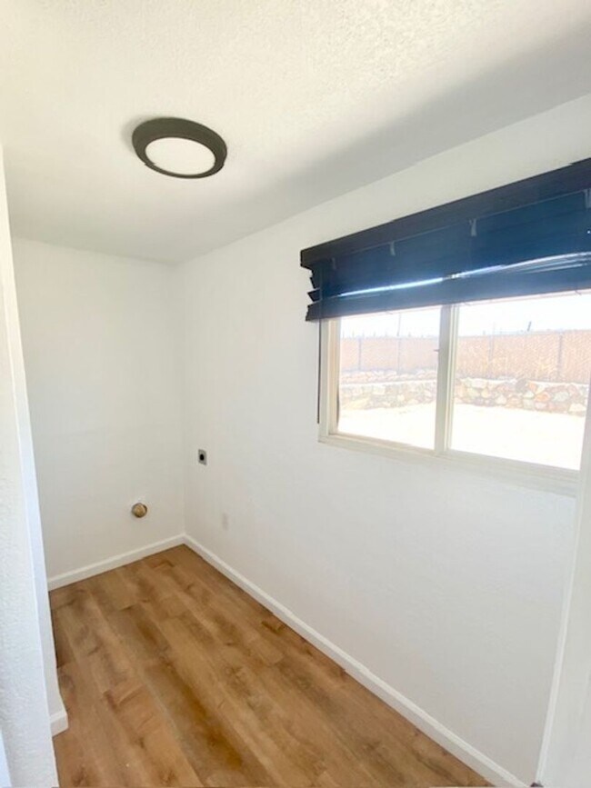Foto del edificio - **232 Woodham Ave Barstow** Beautiful Spac...