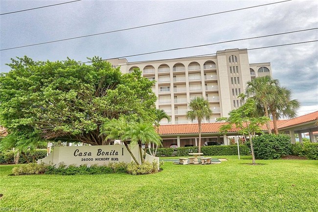 Foto del edificio - 26000 Hickory Blvd