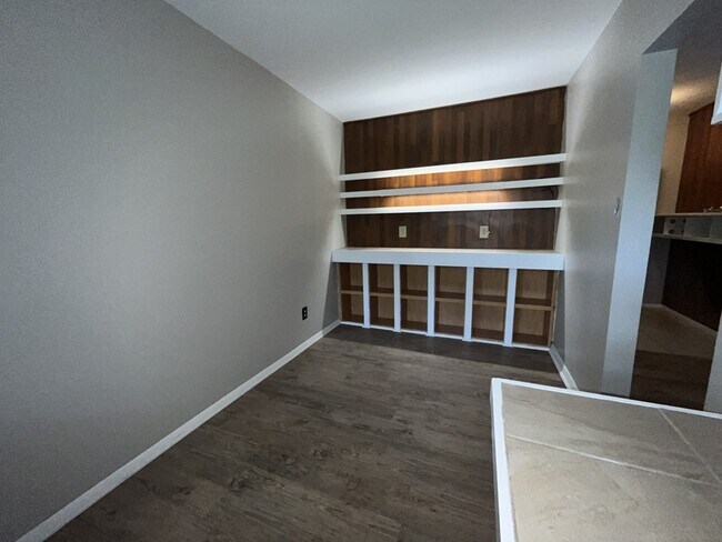 Building Photo - 1212 Schaub Dr