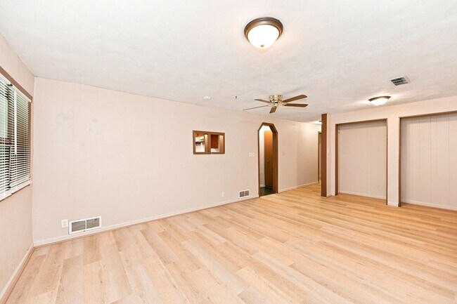 Foto del edificio - 1230 W Rose St