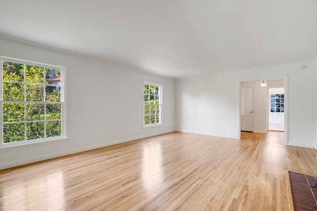 Building Photo - 3246 Benda St
