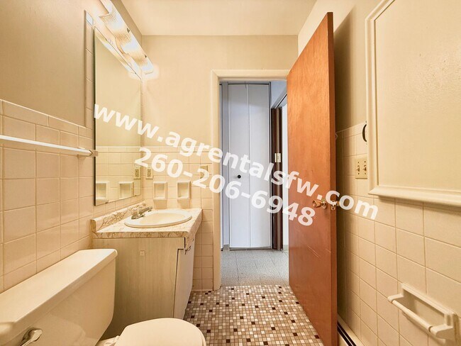 Foto del edificio - 901-931 West Brookwood Court