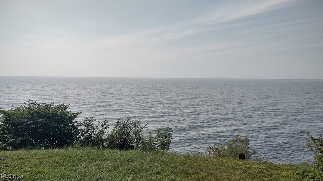 Foto del edificio - 38575 Beachview Rd