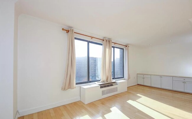 Foto del edificio - 2501 Calvert St NW