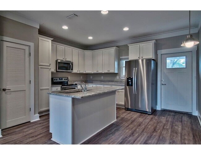 Foto del edificio - Beautiful 2/2.5 Townhouse in the heart of Freeport