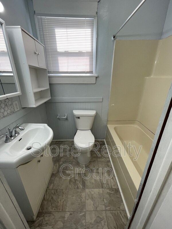 Building Photo - 519 S 15th St