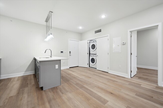 Building Photo - 701 N 40th St