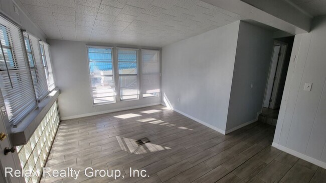 Building Photo - 3 br, 2 bath House - 911 50th Avenue Terra...