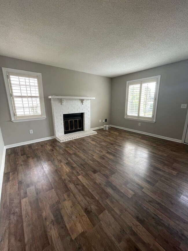 Building Photo - 3404 Doriswood Ct Antioch, TN 37013