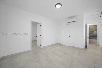 Building Photo - 550 NE 82nd St