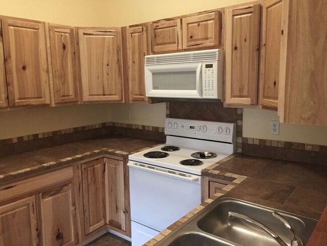 Building Photo - 6460 Mohican Dr
