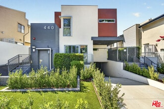 Building Photo - 440 Palm Dr