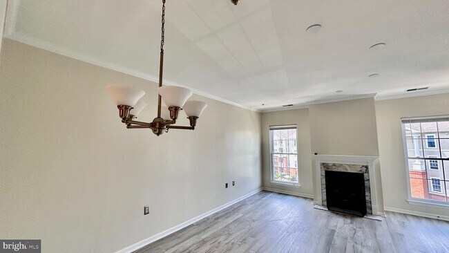 Building Photo - 7011 Falls Reach Dr