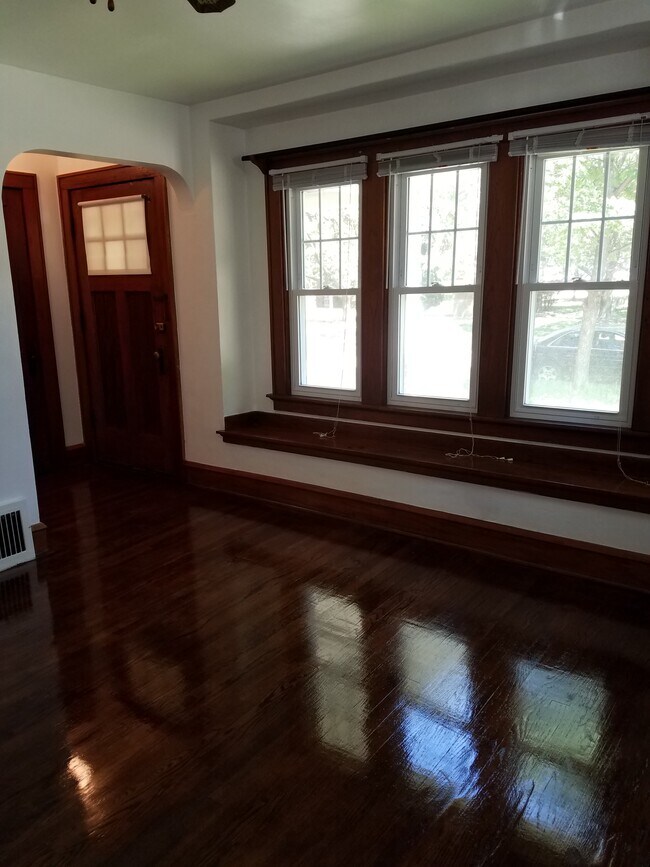 Foto del edificio - 1255 Elm Lawn St