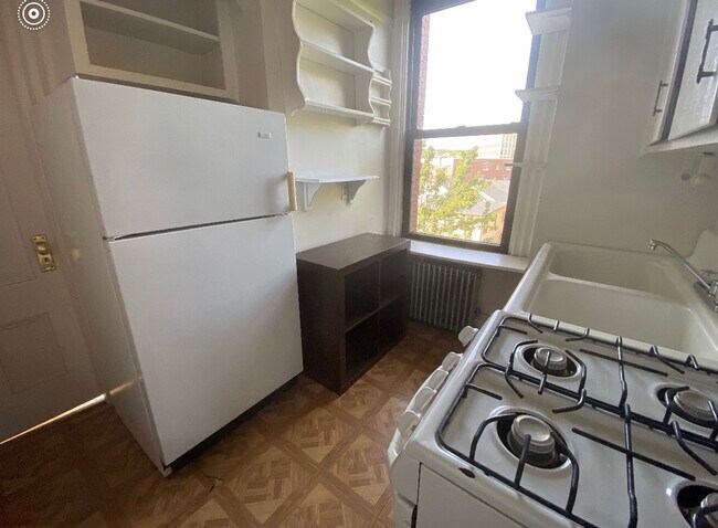 Foto del edificio - 16 Davis Ave