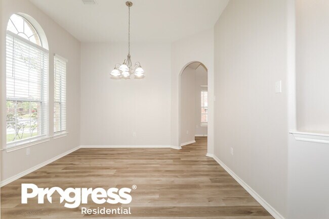 Building Photo - 2439 Ligustrum Flower Dr