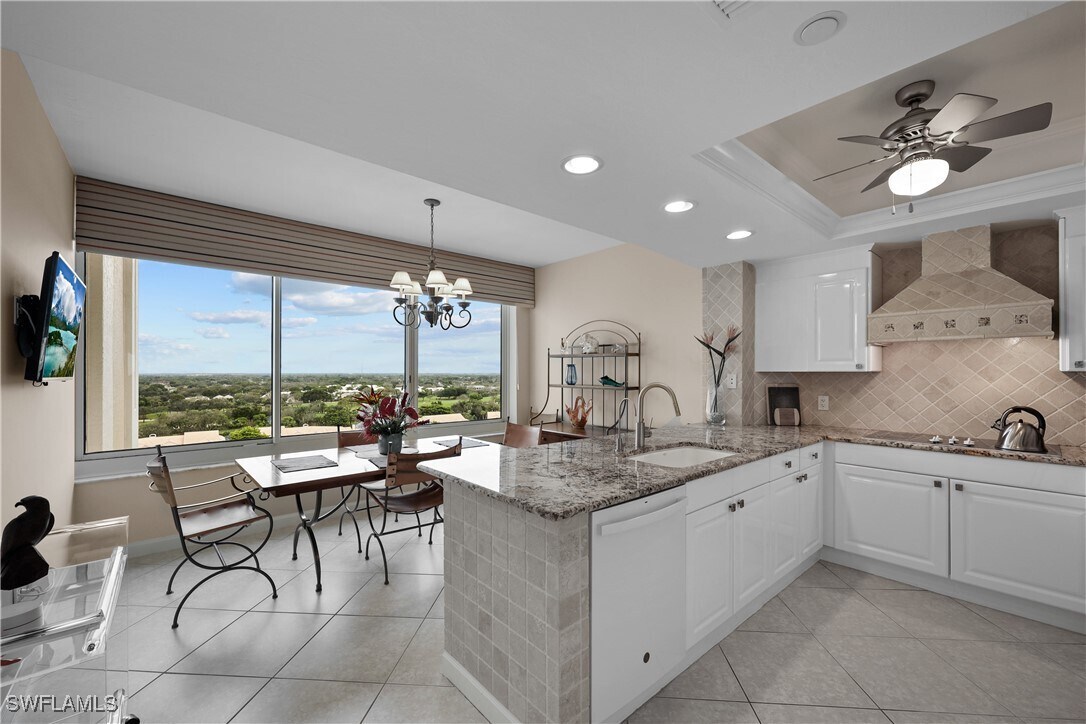 Building Photo - 7117 Pelican Bay Blvd