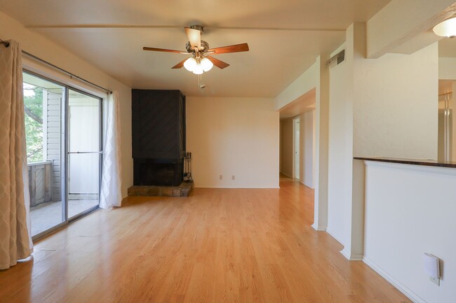 Building Photo - 2 Bed | 2 Bath Condo in Central Tulsa!
