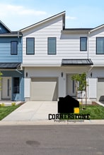 Building Photo - 2028 Sunset Dr