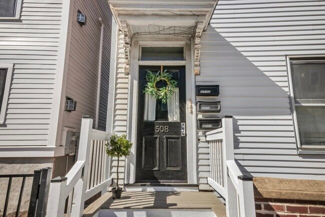 Foto del edificio - 508 E 3rd St