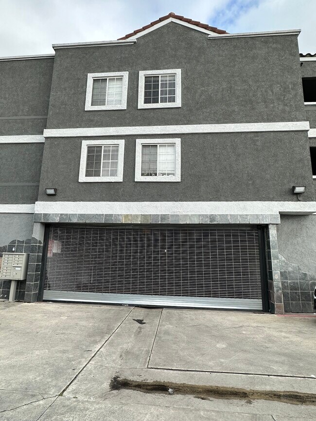 Building Photo - 7581 Warner Ave