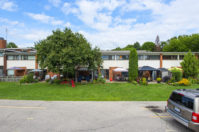 Building Photo - 2020-2077 Barsuda Drive Apartments