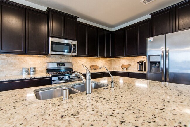 Foto del edificio - 3311 Rainflower Springs Ln