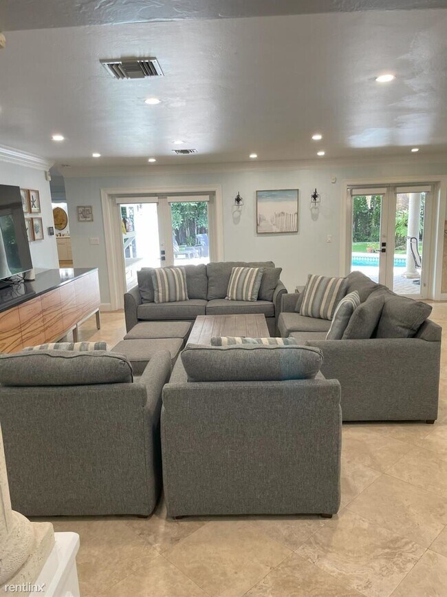 Building Photo - 3 br, 3 bath House - 799 E Boca Raton Rd
