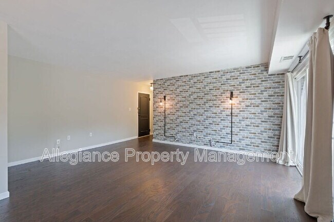 Building Photo - 3312 S 28th St