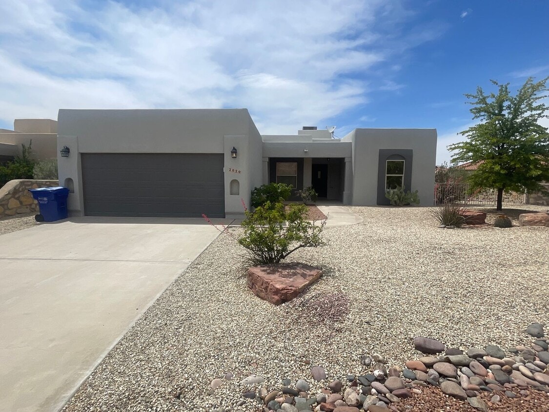 Primary Photo - Gorgeous 4 bedroom/3 bathroom home located...
