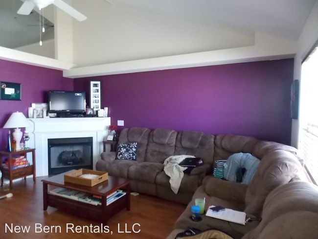 Building Photo - 3 br, 3 bath House - 421 Elsmore