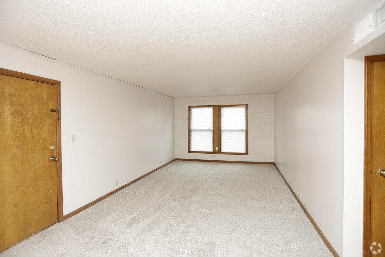 1735 W 19th St Lawrence Ks 66046 Apartments Lawrence Ks Apartments Com