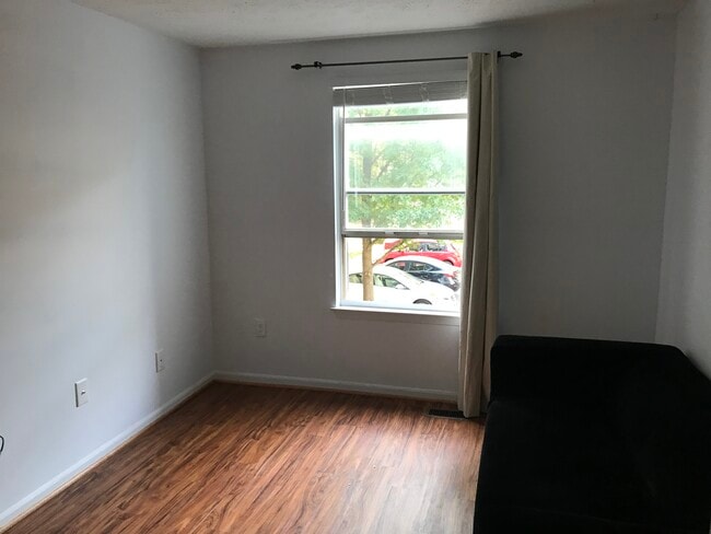 Bedroom for rent - 5 Whitechurch Ct Townhome